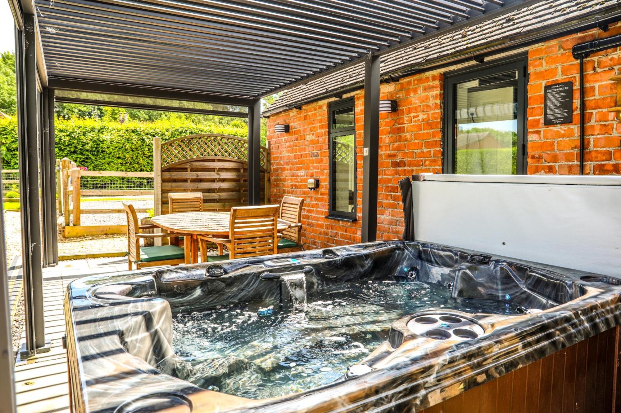 Cottage With Hot Tub - Near Cheltenham And Tewkesbury Luaran gambar